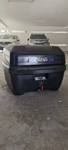 Givi B32 Bold Black (32L) Top Box
