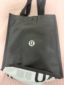 Lululemon slingbag