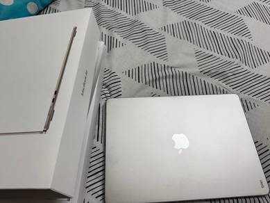 Macbook Air 15inch- M5 512GB with applecare+