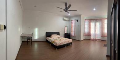 Room in Miri, SWK