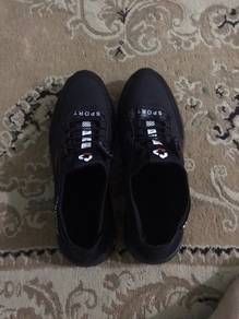 kasut sukan tuk djual