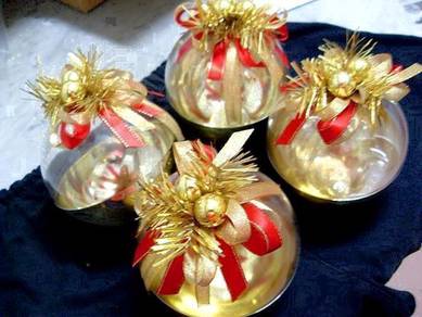 4 Festive Containers (Plastic) 12cm