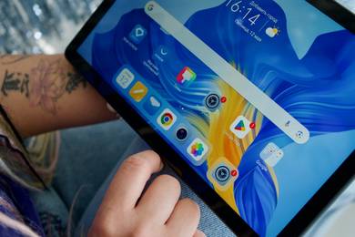 Honor Pad x8 LTE can put Sim Card