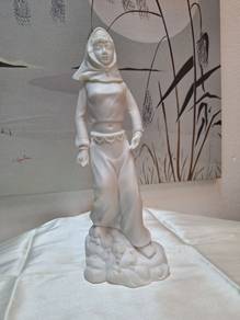 Ceramic Sculpture - Belle Figurine