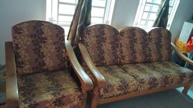 preloved kerusi kayu