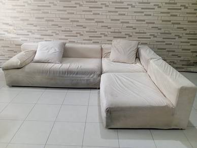 L Sofa Besar Terpakai