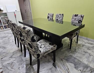 Tempered glass dining table