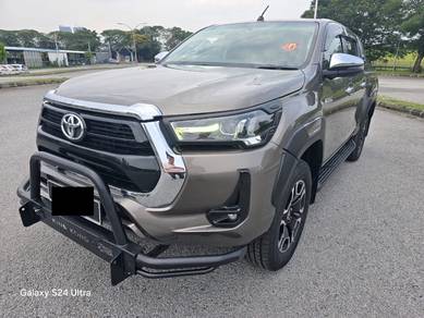 Toyota Hilux DOUBLE CAB 2.4V (AT) 4X4 in Serdang, SGR