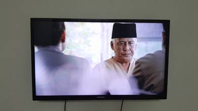 TV SAMSUNG 32 inci dan TV BOX XIAOMI