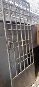 Second Hand pintu belakang