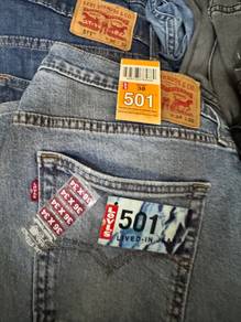 levis slim fit and strange cut available