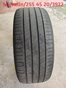Tayar/tire 255 45 20 Pirelli/Michelin 
