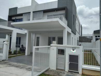 Semi-Detached House For Rent in Mantin,NSN