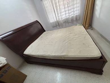 KIng size bed and mattress in good condition