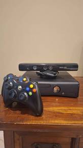 Xbox 360 4GB Kinect Bundle (Cash Only)