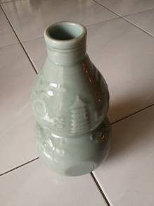 porcelain gourd shaped wine bottle