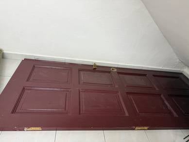 Solid wooden door