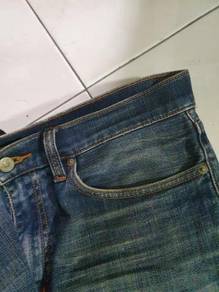 Uniqlo Ripped Blue jeans Size 32-33 Puchong KL PJ