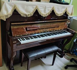 Nice piano for sale