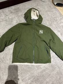 Preloved boys NY Yankees winter jacket for 4-6 yo
