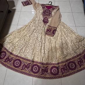 Baju Anarkali Cream & Purple + Dupatta – Saiz L