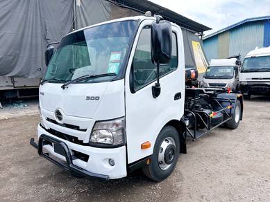 Hino XZU710R 4.0 2018 12ft Roro Armroll Roll 7500