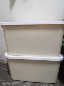 Storage box