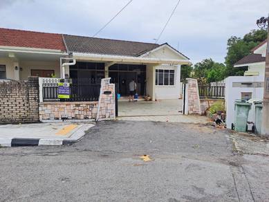 Semi-Detached House For Sale in Pulau Tikus,PNG