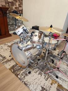 Pearl Limited Edition Silver Drum Kit | Used |