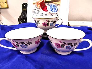 Vintage1980s 3 x Vintage Floral Teacups with gold