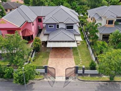 Semi-Detached House For Sale in Shah Alam,SGR