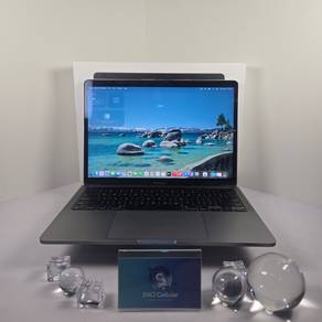 MacBook Pro 2020 | M1 8-Core CPU |8GB / 256GB