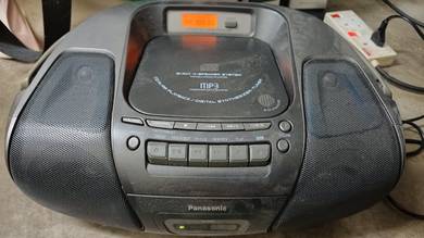 Radio panasonic, fm. kaset dan cd