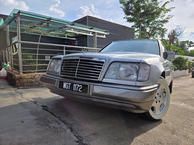 Mercedes Benz 220E  in Segamat, JHR