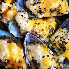 Baked Cheezy Mussels
