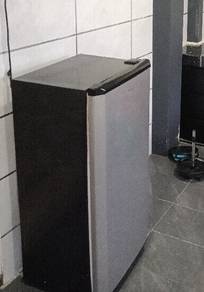 Compact Single Door Fridge / Peti Sejuk