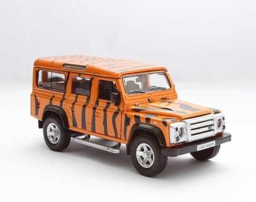 1/32 land rover defender (tiger stripe) diecast
