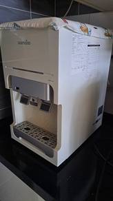 Diamond water dispenser