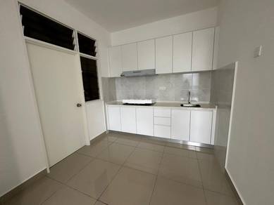 Condominium For Sale in The Straits View Condominium