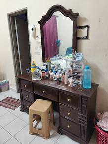 Almari solek kayu jati