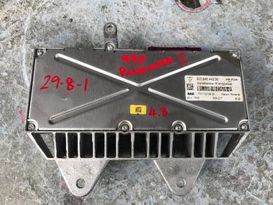 No 29-8-1 Porsche Panamera S 970 Power Amplifier