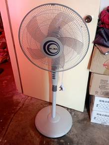 elba standing fan.