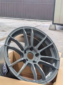 Rays Gramlights 57XR 18 9.5J ET38 FK8 FL5