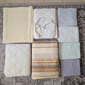 Assorted Bedding Items 8 pcs