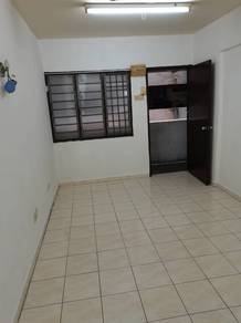 Condominium For Rent in Green Garden
