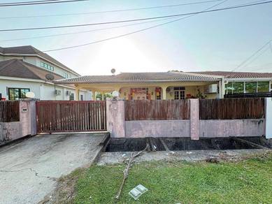 Semi-Detached House For Sale in Miri,SWK