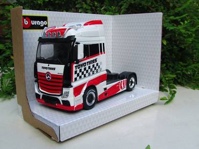 Bburago 1-43 Mercedes Actros Truck Head Lorry Head