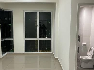 Condominium For Rent in Royale Infinity
