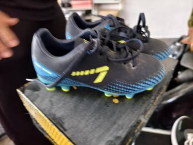 Kasut bola Line Seven budak 