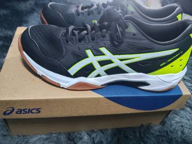 kasut Asics (court)